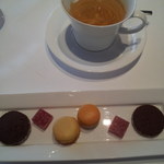 サンス・エ・サヴール - コーヒーと小菓子