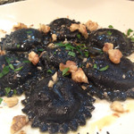 イカ墨のラビオリ