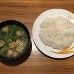 びっくりドンキー - ランチのライス、お味噌汁です。