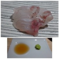 鮨 巳之七 - ◆ひらめ（平戸）・・程よい熟成で美味しい。
                煎り酒のタレで頂きます。この日のわさび、美味しい品でした。