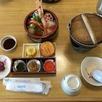 網走海鮮市場 - その前に２階で昼食を頂きます！団体ツアーなので予めテーブルに用意されている