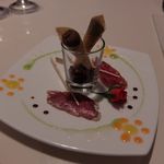 豚のサラミとレンズ豆のムース