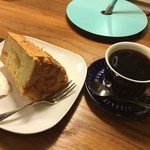 ハリネズミ珈琲店 - シフォンケーキ コーヒー