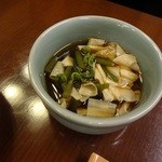 手打ちそば にはち - わらびとゆばの煮浸し