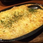 トリトン - 若松産赤鶏玉子の山芋チーズ鉄板 。これは美味い！