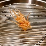 一杯目はビール
          肴はエビの頭