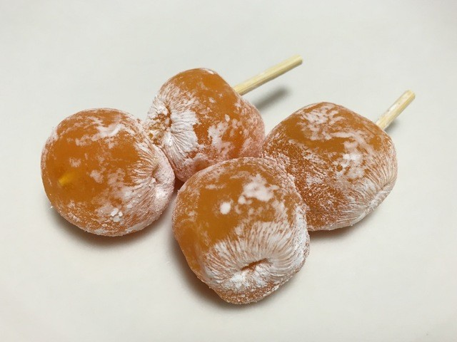 海外 1串に蜜柑餡入り団子2個を刺しております お歳暮 ギフト みかん 和歌山限定 だんご スイーツ 蜜柑スイーツ お返し 縁起物 出産 南紀の蜜柑団子 18串入り 内祝い 誕生日 お祝い 結婚 お礼 お土産 和菓子 お菓子 手土産 個包装 Tepsa Com Pe