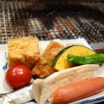 Yakitori Fukuzumi - お通しその三、餅、ホタテ、ししゃも、ウインナー、厚揚げ、さつま揚げ、かぼちゃ、獅子唐、プチトマト。