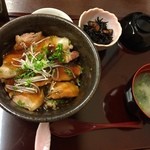 Hanayui - ぶた丼