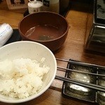 江戸牛 - ごはん・スープおかわり自由！炊飯ジャーからセルフでどうぞ。