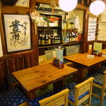 安兵衛 - 小じんまりだけに和気あいあいの雰囲気がこの店の魅力です。