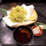 あや菜 - ふきのとう天ぷら（￥800）。天つゆが非常に香り高い！