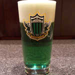 あや菜 - 山雅ビール（￥540）。ブルーキュラソーを使ったビアカクテル、緑に染め上げろ！