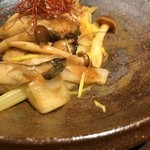 庵梵丹 - 牡蠣のバター醤油炒め