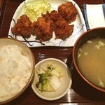 Gochisou De Gansu - 唐揚げ定食、サラダバー付き