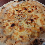 LINCA　 別庭 - アンチョビのピザ