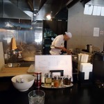 支那ソバ 小むろ - 製造工程が見れる。