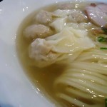 支那ソバ 小むろ - ワンタンメン接写。