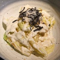 焼鶏あきら 中目黒本店 - 白菜に塩昆布とドレッシング：このセンスは理解不能