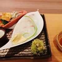 ゆば料理 東山ゆう豆 - 先付　鯛昆布締め　壬生菜胡麻和え　菜花・揚げお浸し　氷魚　生麩豆乳