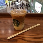 スターバックス コーヒー - キャラメルマキアートを飲んだ。
            税抜420円。
            税込453円。
            美味し。