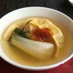 広東料理 センス - タラバ蟹と岩手県産プラチナポークの上湯スープ餃子 血燕の巣添え