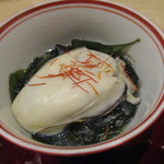 小料理 すず乃 - 牡蠣と男鹿産わかめの塩酒蒸し