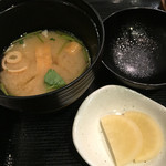 芦屋 銀しゃりや - 味噌汁と漬物