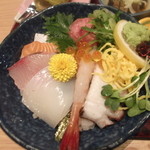 Ikesu No Koura - レディースランチの、海鮮丼。目の前で、仕上げてくれました。