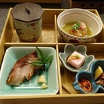 かごの屋 - 茶わん蒸しと前菜
            煮もの＋焼き魚