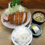 とんかつ とんき - 特大とんかつ定食（２０１６年３月）