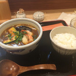 麦穂 - 食べ進めるうちに辛味とコクが増してくるカレー饂飩