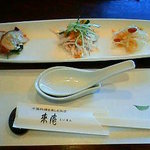 Raian - ランチの前菜三種（左から蛸のマリネ、バンバンジー、クラゲの冷菜）