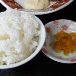 こく一番 ラーメン みどりや - もはや半ではないライスです(2016年2月)。