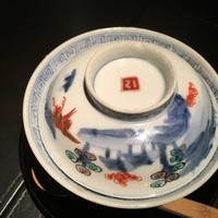 虎萬元 南青山店 - 「中国善哉」
                この店の特徴は器にもアンティークな趣を意識している点。