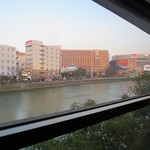 メゾン ド　ヨシダ - 2F BAR Cave25 カウンター席からグランドハイアットやキャナルシティ