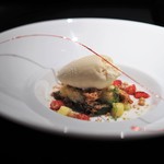 エクアトゥール - ピスタチオのパウンド　キルシュのアイス　森苺添え　ココナッツとライムのソース
      
      