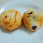 ブルーメン - 左：ふっくら豆もち   右：プチチョコもち
            モッチモチで病み付きになります。