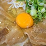 徳島らーめん ひろ家 - 徳島らーめん肉入り中盛＋生卵♪