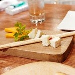 調布ワインバルBiBBER - チーズ盛り合わせ