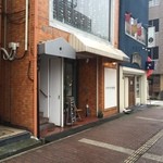 アオヤギ食堂 - 店舗の前