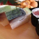 八郎鮨 - 2016.3追加　このバッテラの酢・塩・甘味
      の塩梅が抜群