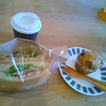 Cafe tetote - BLT サンドとバナナマフィン