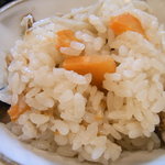 安江  - ランチ一杯のみサービスのかやくごはん。