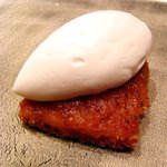 カンテサンス - ココナッツクリームを載せたパイナップルのタルト