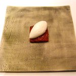 カンテサンス - ココナッツクリームを載せたパイナップルのタルト