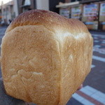 スペイン窯 パンのトラ - どこが世界一なのかわかりませんが、美味しそうな焼き立て食パンです。（実際美味しかったです）