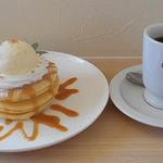 カフェ 茶華 - キャラメルパンケーキセット：ブレンドソフトで