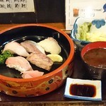 居酒屋 大黒 - おすし握り定食780円、玉子サラダ付き