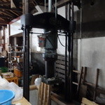 森山酒造 - １００年前から使っている搾り器
